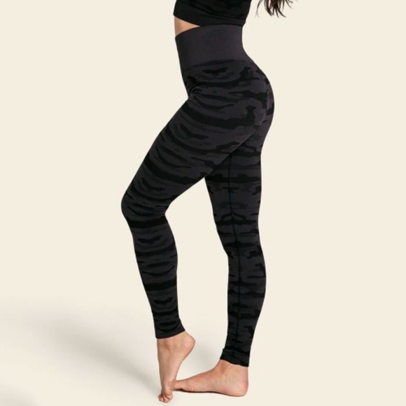 Stylish Camouflage Leggings - Picture 3 of 7